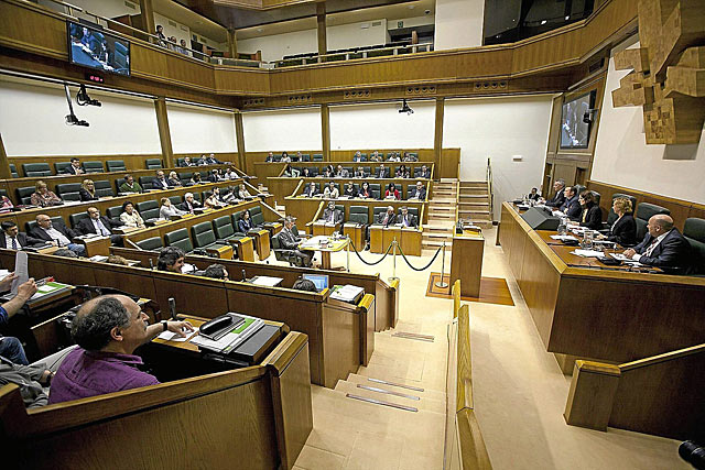 El Parlamento Vasco durante la aprobacin de la declaracin institucional apoyada por todos los partidos.