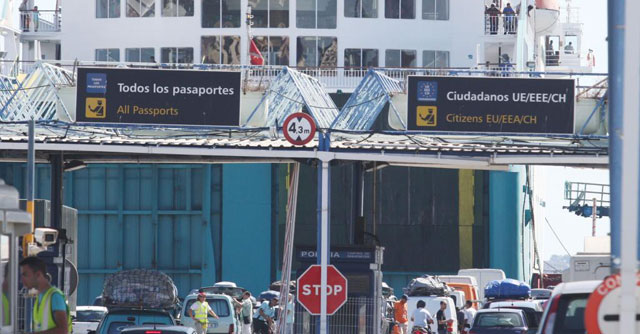 Numerosos vehculo se embarcan hacia Ceuta o Tnger desde Algeciras en 2012. | Francisco Ledesma