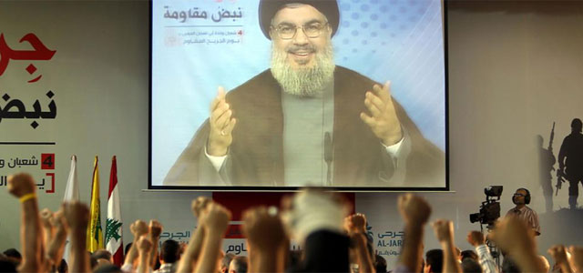 Seguidores de Nasrallah escuchan su discurso en Beirut.| Afp