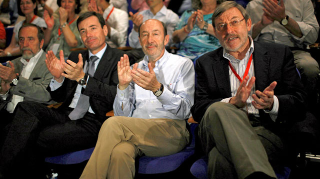 Tomas Gmez, Alfredo Prez Rubalcaba y Jaime Lissavetzky (de izda. a dcha.). | Foto: Sergio Enriquez-Nistal