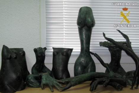 Las esculturas del artista recuperadas por la Guardia Civil. | E.M.