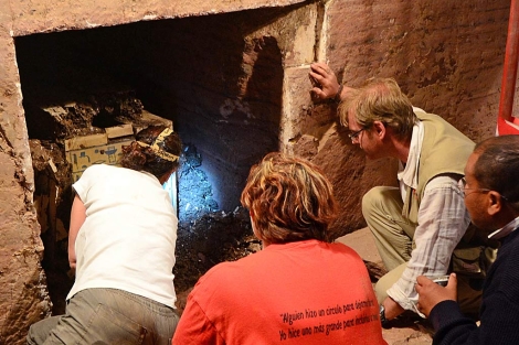 Investigadores de la UJA trabajan en la necrópolis de Qubbet el Hawa.