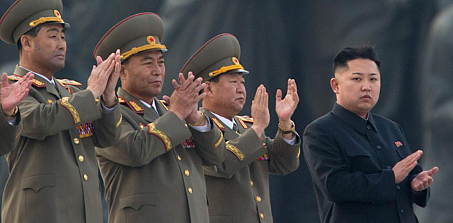 Kim Yong-un con parte de su cpula militar