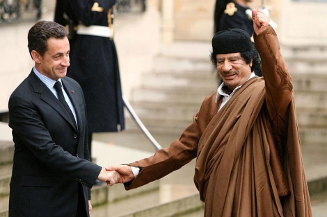 Sarkozy recibe a Gadafi en Pars durante su presdiencia.| Efe