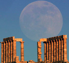 La 'super Luna', en Grecia. | Reuters