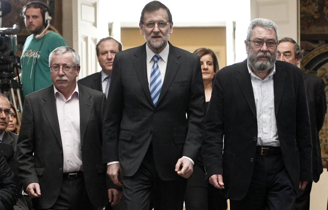 Rajoy, flanquedo por Toxo y Mndez, durante una reunin el pasado mes de abril. | Alberto Di Lolli
