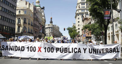 Cabecera de la manifestacin a su paso por la calle de Alcal en Madrid. | Efe