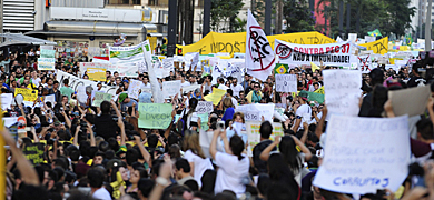 Asistentes a la marcha celebrada este sbado en So Paulo. | Reuters