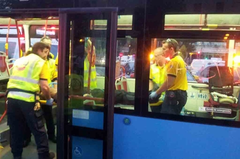 El ucraniano herido, atendido por el Samur en el autobs. | Emergencias Madrid