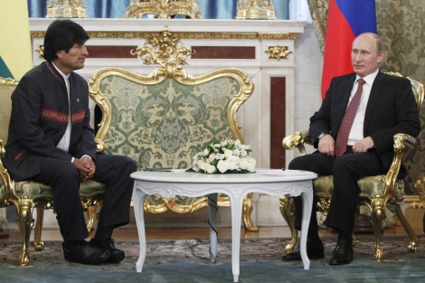 Evo Morales junto al presidente ruso, Vladimir Putin, en Mosc. | Afp