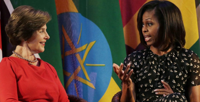 Laura Bush y Michelle Obama en Tanzania. | Reuters