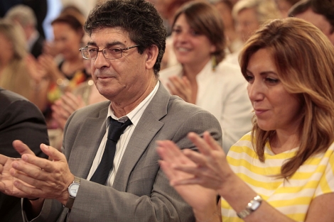 Diego Valderas y Susana Daz. A su espalda, la consejera Elena Corts. | E. Lobato