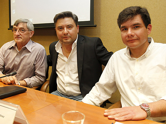 Larrañaga (derecha), junto a otros españoles condenados a pena de muerte. | Sergio González