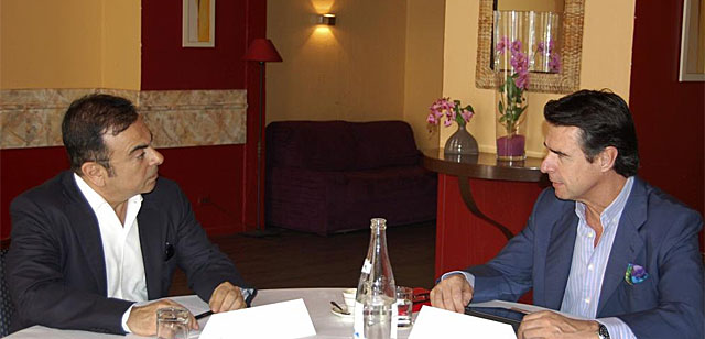 José Manuel Soria y el presidente de Renault-Nissan en Aix-en-Provence. | Foto: Efe