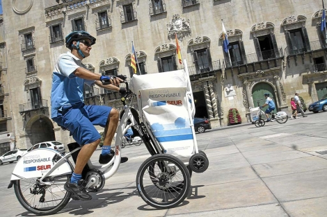 Una de las bicicletas del servicio de mensajería. | P.Rubio