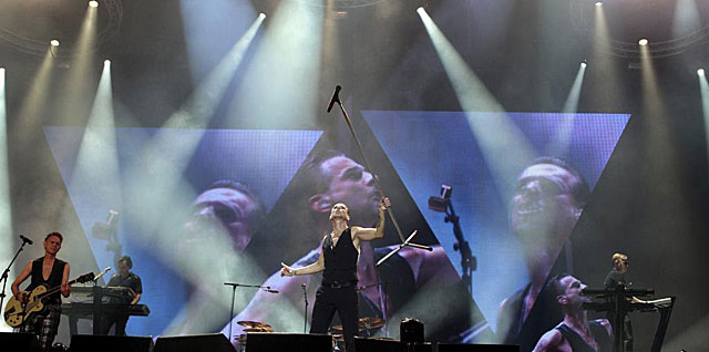Depeche Mode en plena actuacin en Bilbao