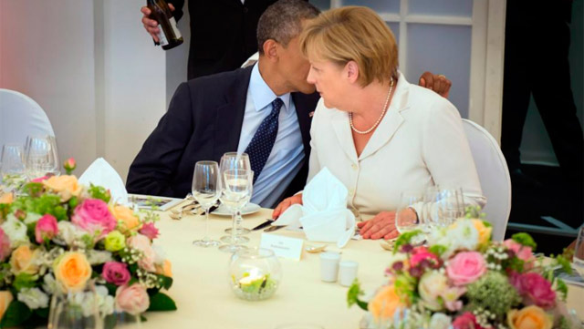 Obama charla con Merkel en una visita a Alemania. | Efe