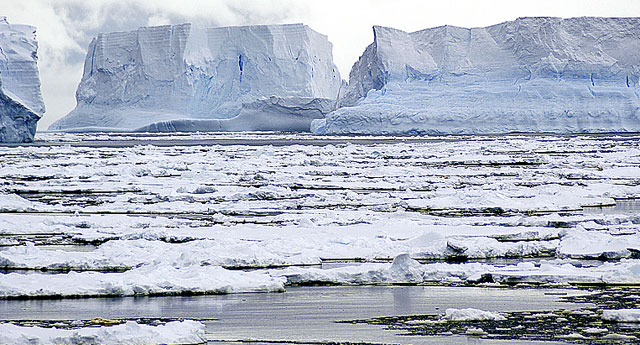 Desprendimiento de hielo en la Antrtida. | CSIC