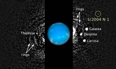 Recreacin del planeta Neptuno y sus satlites en rbita. | NASA
