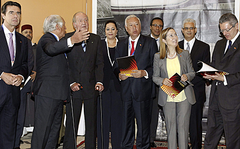 El Rey junto a los ministros: Soria, Margallo, Pastor y Ruiz Gallardón. | J.J. Guillén / Efe