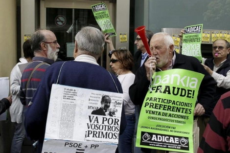 Protesta contra Bankia por las preferentes. | Efe