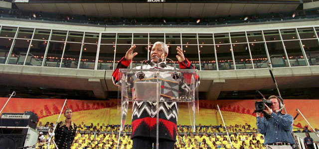 El ex presidente sudafricano Nelson Mandela en una conferencia en Toronto. | Afp