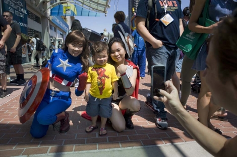 Los asistentes de Comic-Con inundan las calles con personajes de la ciencia ficcin | Efe