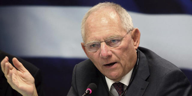 El ministro alemán de Finanzas, Wolfgang Schäuble, durante su visita a Grecia. | Efe