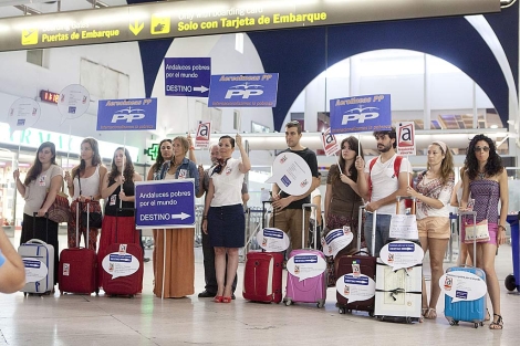 Los integrantes de la plataforma Izquierda Abierta en el aeropuerto. | Conchitina