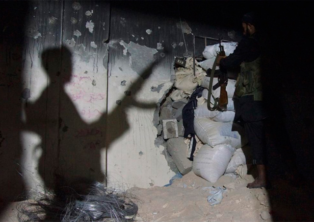 Rebelde sirio en Deir al-Zor.| Reuters