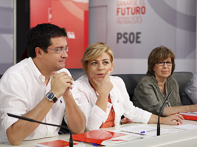 Elena Valenciano, hoy, durante una reunin con miembros del PSOE. / Sergio Enriquez-Nistal