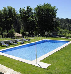 Imagen de la piscina de la casa rural donde veranear Rajoy