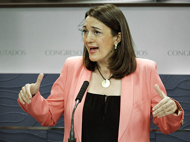La portavoz socialista, Soraya Rodrguez, el pasado lunes en rueda de prensa. | Emilio Naranjo / Efe