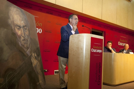 El crítico Manuel Martín Martín, durante su conferencia sobre el Gazpacho. | Conchitina