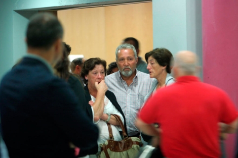Familiares de las víctimas en el Centro Cersia de Santiago. | Rosa González