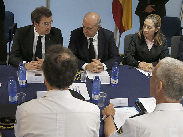 Alberto Núñez Feijóo, junto a los ministros Fernández Dïaz y Pastor. | Efe