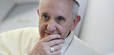 El Papa, en el avin de vuelta de Ro de Janeiro. | Reuters