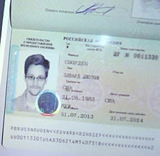 El nuevo pasaporte de Snowden.| Afp