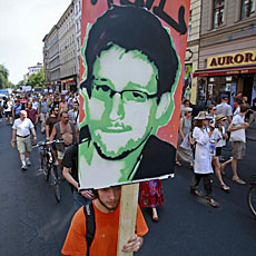 Simpatizantes de Snowden en Berln. | Reuters
