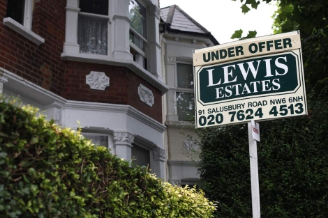 Anuncio de una inmobiliaria del suroeste de Londres. | Reuters