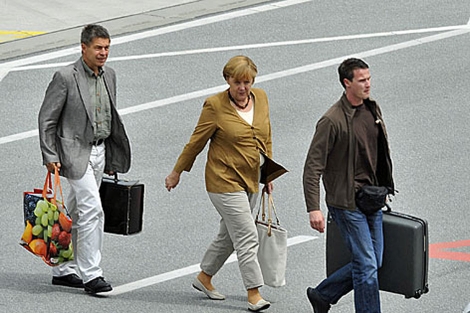 Merkel de vacaciones con su marido y su guardaespaldas. | Zeitungsfoto.at