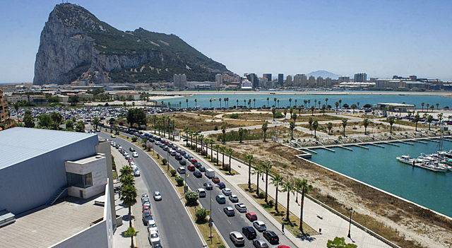 Retenciones en la frontera de Gibraltar y Espaa.| Afp/Marcos Moreno