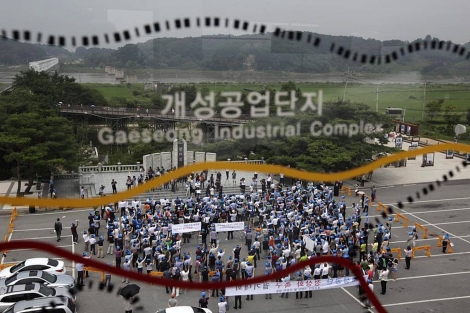 Trabajadores de Kaesong protestan en el complejo industrial. | Reuters