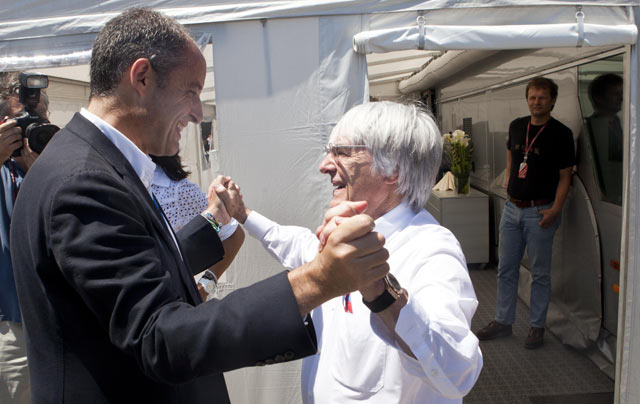 Francisco Camps saluda a Bernie Ecclestone en Valencia. | Vicent Bosch
