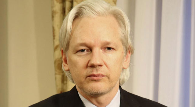Assange habla con la prensa en Londres el pasado mes de julio. | Reuters