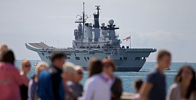 El Illustrious zarpa de Portsmouth rumbo a Gibraltar. | AFP