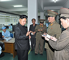 Kim Jong-un observa un 'Arirang'. | Reuters