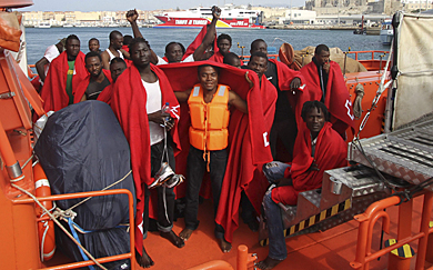 Inmigrantes rescatados este martes por Salvamento Martimo. | F. Ledesma