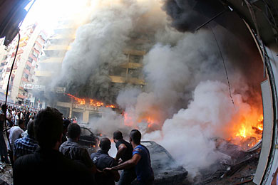 Llamas en el lugar de la explosin. | AFP
