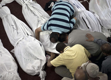 Una morgue improvisada en El Cairo. | Afp VEA MS IMGENES